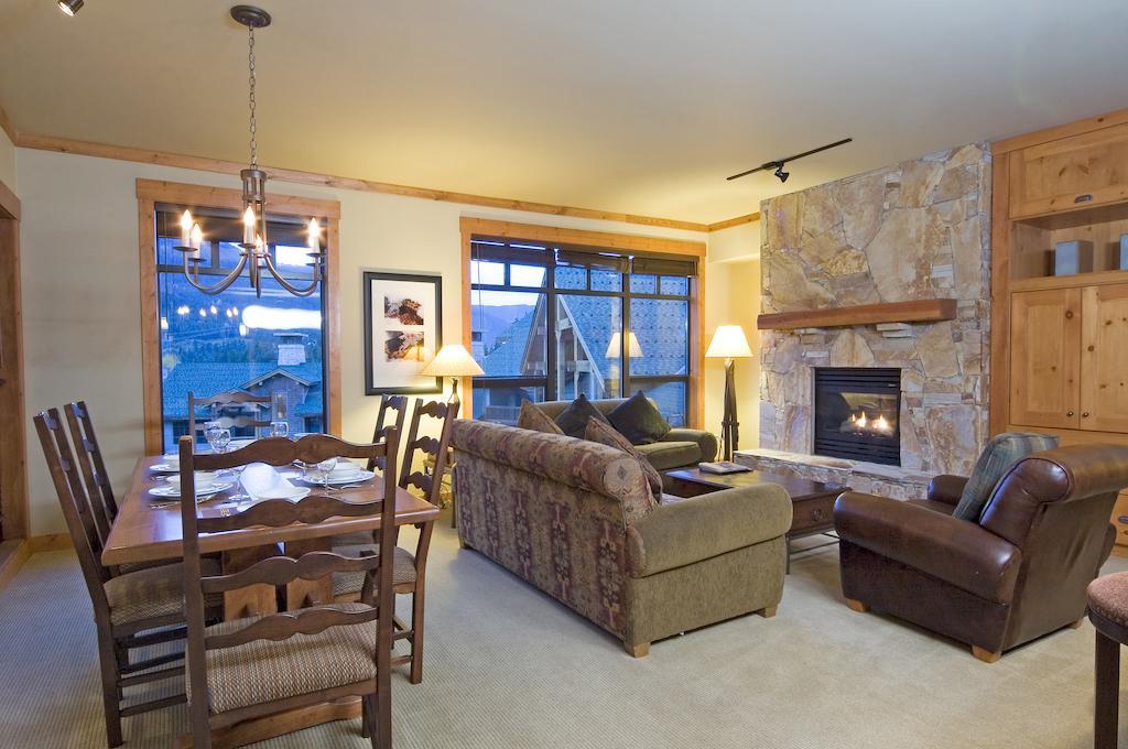Hotel Lodging Ovations Whistler Zewnętrze zdjęcie
