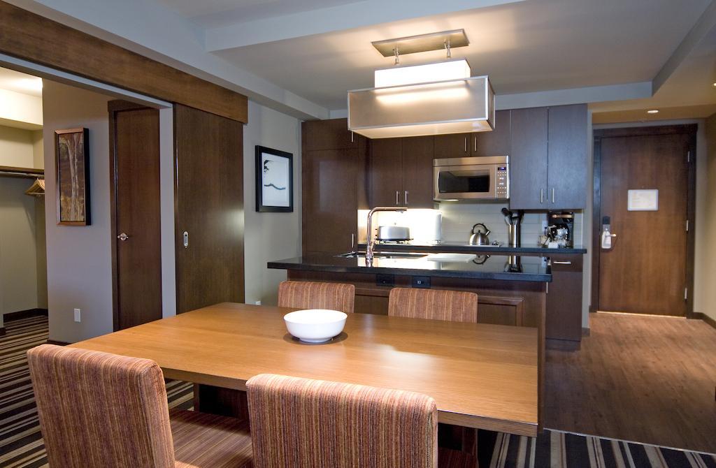 Hotel Lodging Ovations Whistler Zewnętrze zdjęcie